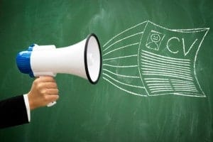 E-Mail Bewerbung: Die Bewerbung fängt im Betreff an. Dein Lebenslauf, bzw. deine Persönlichkeit muss sich durch die ganze E-Mail ziehen.