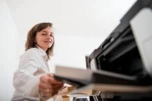 Bewerbungsfoto selber machen - Die Karrierebildagentur STARMAZING zeigt in dieser Anleitung, wie das perfekte Bewerbungsfoto in Eigenregie gelingt.