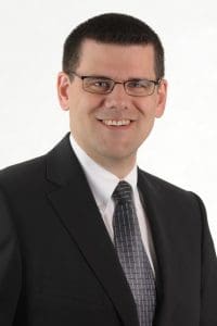 Daniel Hetzer arbeitet seit über 10 Jahren als selbständiger Berater, Trainer und Coach. Als Inhaber von Kybos-Training und Coaching unterstützt er mit seinem Team insbesondere KMU dabei, ihre Vertriebsprozesse zu optimieren und erfolgreich am Markt zu bestehen. Dabei gilt für ihn der Grundsatz: Aus der Praxis für die Praxis. So verfügt Daniel Hetzer über mehr als 20 Jahre Erfahrung im Vertrieb.