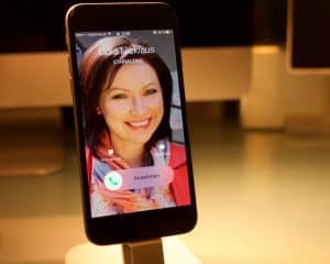 Mitarbeiterfotos in der vcf vCard Datei steigern die Kundenbindung, sobald der Kunde die Kontaktdaten als Datei speichert. Es empfiehlt sich dem Kunden die vcf Datei im Nachgang zum Kundentelefonat proaktiv mit einem Dankes-Schreiben für das Telefonat zu mailen.