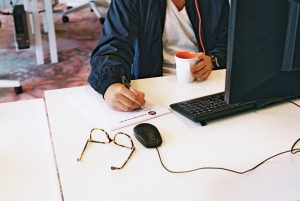 Vom Studentenjob zum Vollzeitjob mit der Bachelorarbeit: Diese 7 Schritte zeigen, wie man von einem Studentenjob zu einem festen Vollzeitjob direkt nach dem Studium kommt, wenn einem die Firma gut gefällt.