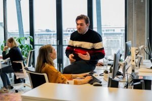 Vom Studentenjob zum Vollzeitjob mit Fragen zur Entwicklung: Diese 7 Schritte zeigen, wie man von einem Studentenjob zu einem festen Vollzeitjob direkt nach dem Studium kommt, wenn einem die Firma gut gefällt.