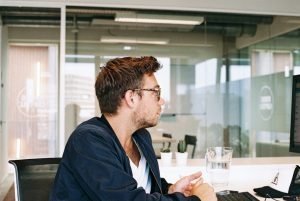 Vom Studentenjob zum Vollzeitjob mit den richtigen Fragen: Diese 7 Schritte zeigen, wie man von einem Studentenjob zu einem festen Vollzeitjob direkt nach dem Studium kommt, wenn einem die Firma gut gefällt.