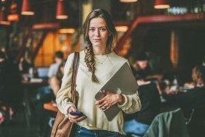 Vom Studentenjob zum Vollzeitjob am Beispiel von Rike Franzen: Diese 7 Schritte zeigen, wie man von einem Studentenjob zu einem festen Vollzeitjob direkt nach dem Studium kommt, wenn einem die Firma gut gefällt.