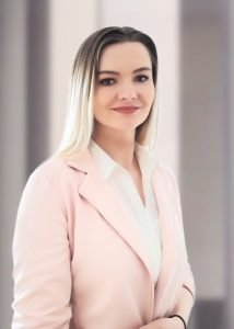 Mit STARMAZING.de werden sogar aus selbst gemachten Handyfotos professionelle Bewerbungsfotos ohne das Haus zu verlassen. Ideal für Bewerbung und Karriere.