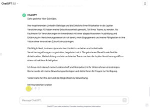 Screenshot der ChatGPT-Oberfläche mit einem fertiggestellten Bewerbungsanschreiben an Herrn Schröder, das die Vorteile der Arbeit bei der Jupiter Versicherungs AG hervorhebt und zum Kopieren bereitsteht.