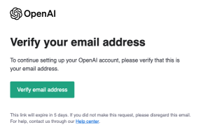 Screenshots einer E-Mail von OpenAI mit der Aufforderung zur E-Mail-Verifizierung als notwendigen Schritt zur Aktivierung eines neuen Benutzerkontos für die Nutzung von ChatGPT.