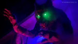Halloween in Rheydt: Großer Kindergrusel in Mönchengladbach im Kurfürstenwinkel. Der Werwolf "Wolfgang" war diesmal besonders eindrucksvoll mit einer Aufstellhöhe von 3,5 Metern.