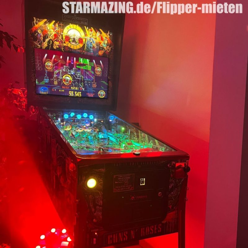 Flipper mieten GNR – Moderner Guns N’ Roses Flipperautomat von 2021 mit professioneller Bühnenbeleuchtung und bahnbrechender Technik.