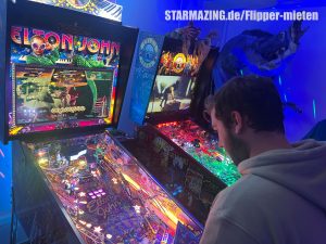 Elton John Flipper mieten – Moderner Flipperautomat von 2024, der die Sinne begeistert. Perfekt für Events und Feiern.