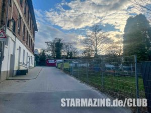 Zufahrt zum Club Mönchengladbach im zentralen Gewerbegebiet