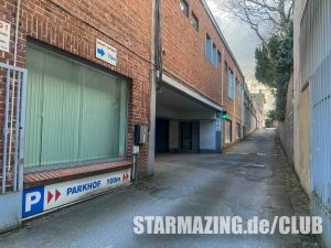 Zufahrt zum Club Mönchengladbach im zentralen Gewerbegebiet