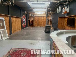 Große Hallenfläche im Club Mönchengladbach mit kreativen Nutzungsmöglichkeiten
