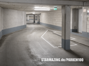 Helle und gepflegte Innenansicht der Tiefgarage in der Nesselrodestraße, Mönchengladbach mit markierten Stellplätzen.