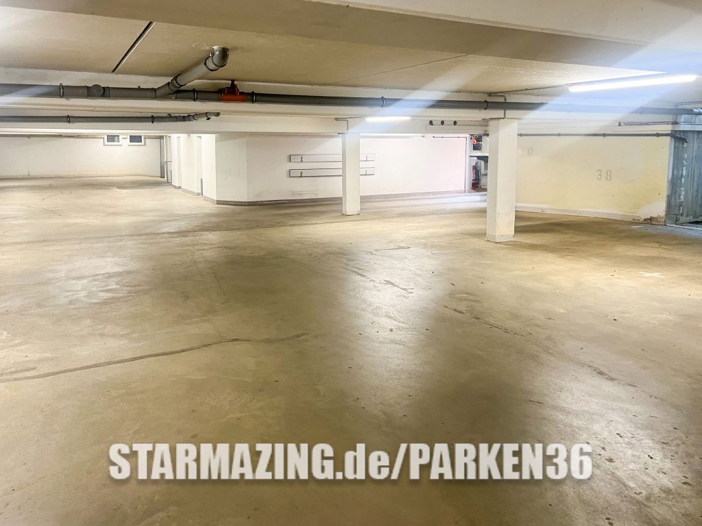 Tiefgarage Herzogstraße Mönchengladbach – Einfahrt, Parkplätze & Innenansicht Innenansicht der Tiefgarage Herzogstraße in Mönchengladbach – gut beleuchtet und sicher.