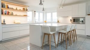 Offene Luxus-Küche im Penthouse in Mönchengladbach als Raumkonzept