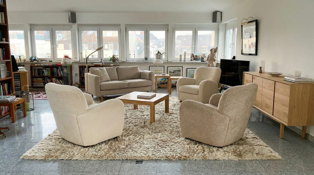 Exklusiver Loungebereich im Architekten-Penthouse Mönchengladbach Moderner Loungebereich im Wohnzimmer eines Luxus-Penthouses