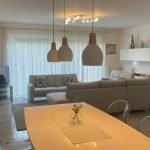 Wohnzimmer des gepflegten Reihenmittelhauses in Mönchengladbach-Wickrath mit heller und moderner Wohnatmosphäre