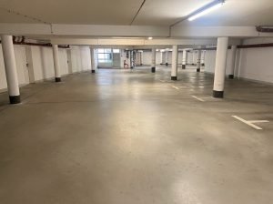 Großzügige Tiefgarage Pestalozzistraße 76 in 41236 Mönchengladbach mit breiter Rangierfläche