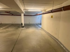 Großzügige Tiefgarage Pestalozzistraße 76 in 41236 Mönchengladbach mit breiter Rangierfläche