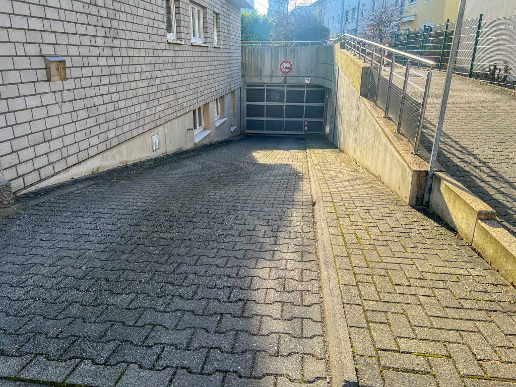 Tiefgarage Pestalozzistraße 76 Mönchengladbach – Einfahrt & Stellplätze Einfahrt Tiefgarage Pestalozzistraße 76 in 41236 Mönchengladbach-Rheydt