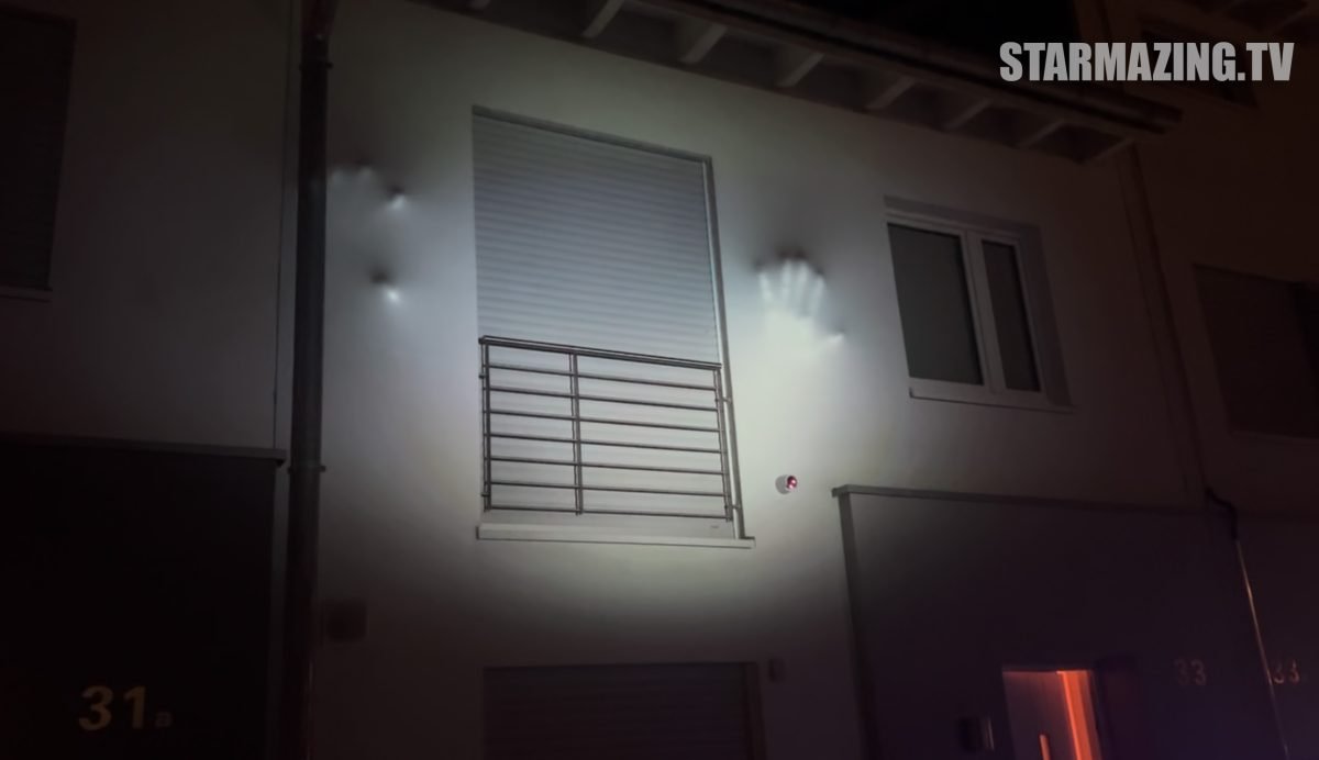 Halloween Haus Projektion – Hände durchbrechen Wand in Rheydt Halloween Hände Wand Projektion Haus Mönchengladbach Rheydt 2026